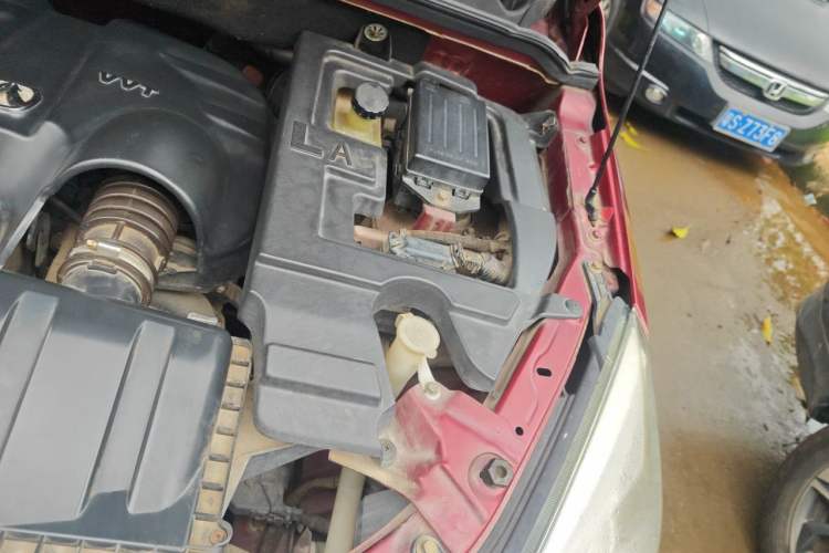 Used BAIC Weiwang M20 2014 1.5L Ultra-Luxury BJ415B Engine Bay Left