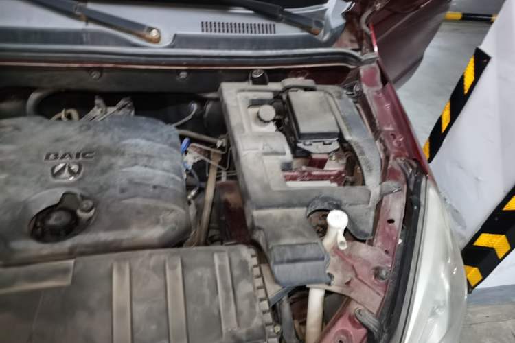 Used BAIC Weiwang M20 2014 1.5L practical type BJ415A Engine Bay Left