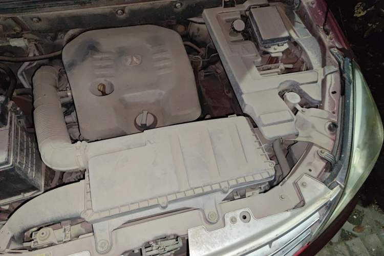 Used BAIC Weiwang M20 2014 1.5L Basic Version DAM15DL Engine Bay Left