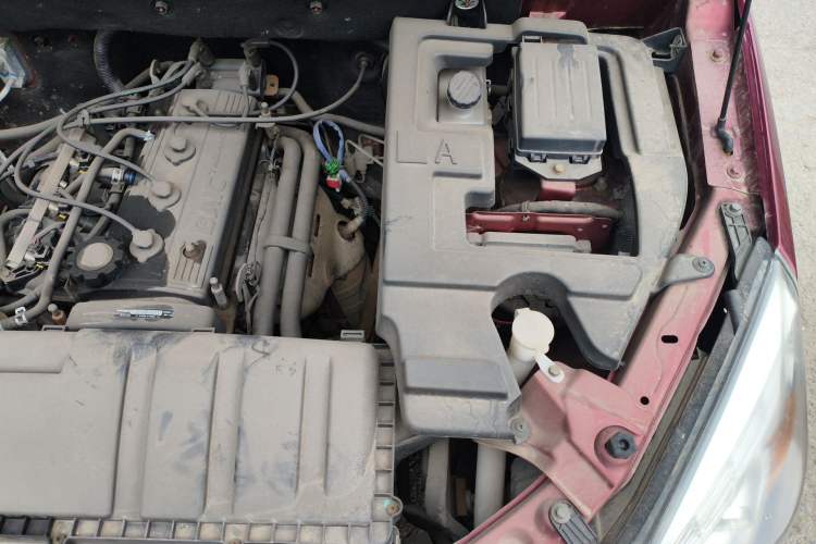 Used BAIC Weiwang M20 2014 1.5L practical type BJ415A Engine Bay Left