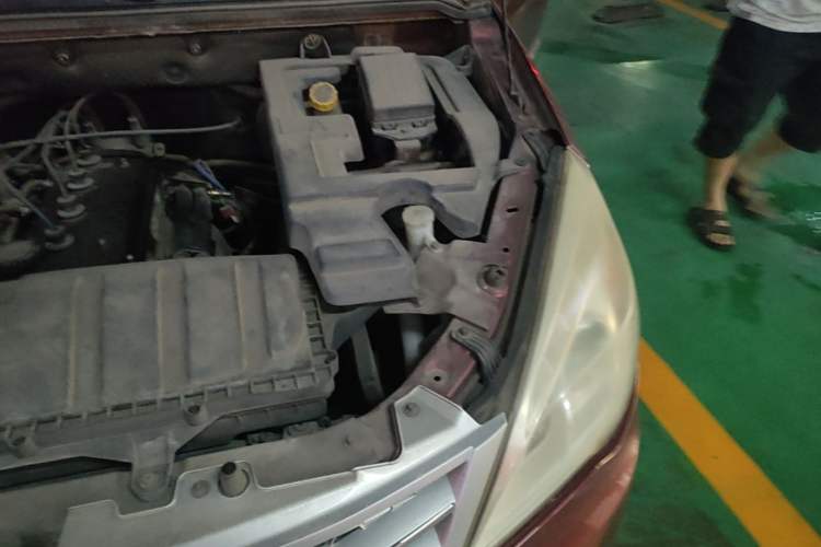 Used BAIC Weiwang M20 2014 1.5L practical type BJ415A Engine Bay Left