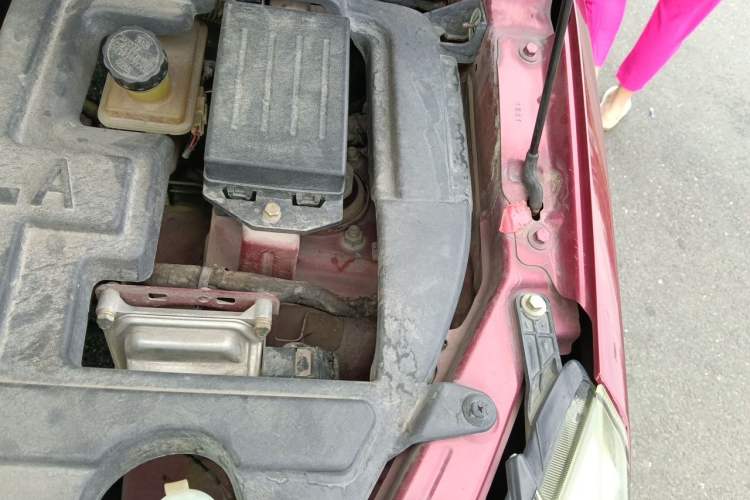 Used BAIC Weiwang M20 2014 1.5L Basic Version DAM15DL Engine Bay Left