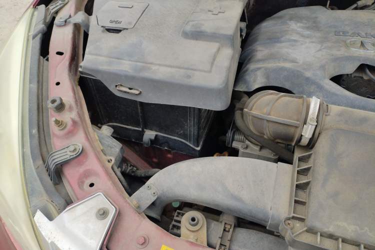 Used BAIC Weiwang M20 2014 1.5L practical type BJ415A Engine Bay Right
