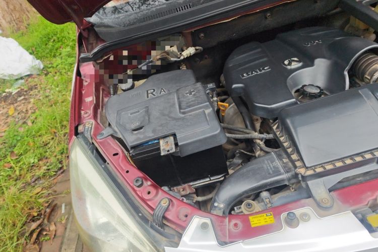 Used BAIC Weiwang M20 2014 1.5L Ultra-Luxury BJ415B Engine Bay Right