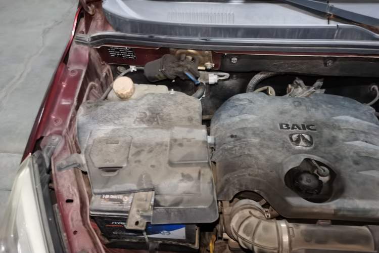 Used BAIC Weiwang M20 2014 1.5L practical type BJ415A Engine Bay Right