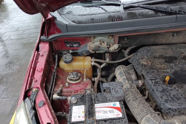 Used BAIC Weiwang M20 2014 1.5L Comfort version DAM15DL Engine Bay Right