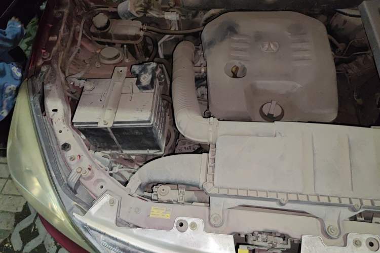 Used BAIC Weiwang M20 2014 1.5L Basic Version DAM15DL Engine Bay Right