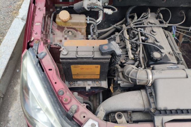 Used BAIC Weiwang M20 2014 1.5L practical type BJ415A Engine Bay Right