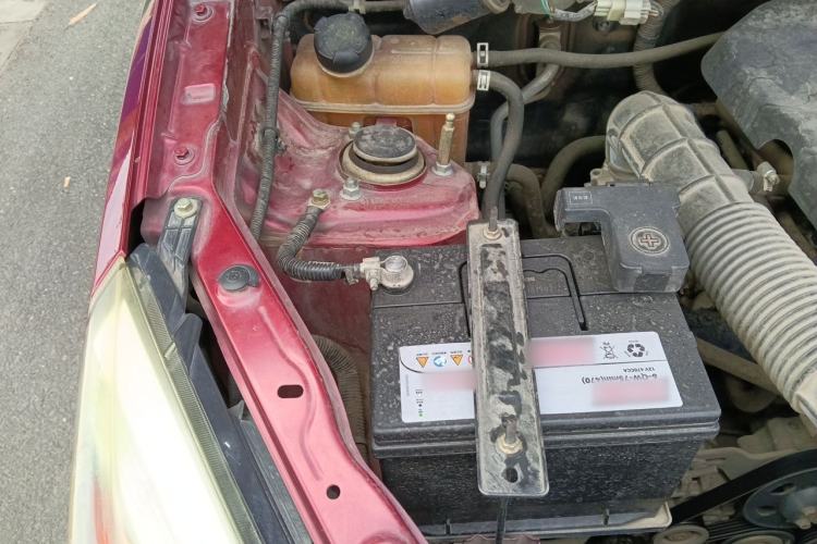 Used BAIC Weiwang M20 2014 1.5L Basic Version DAM15DL Engine Bay Right