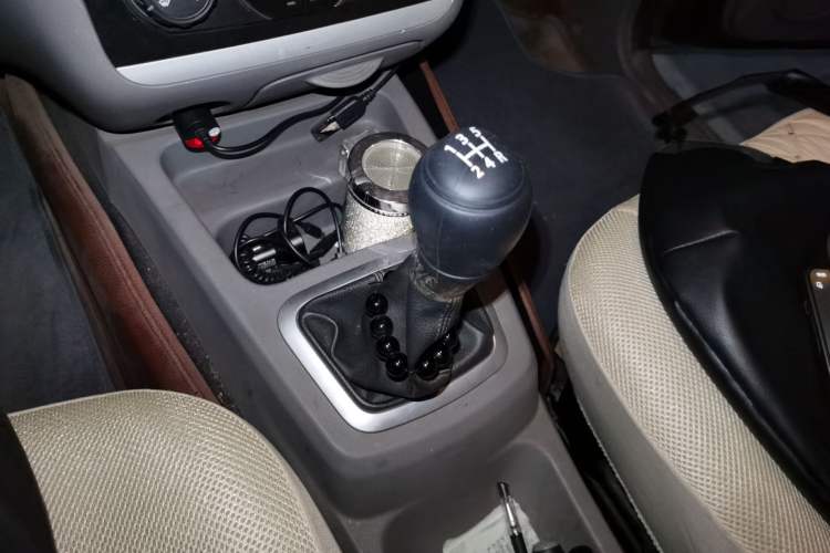 Used BAIC Weiwang M20 2014 1.5L practical type BJ415A Gear Lever
