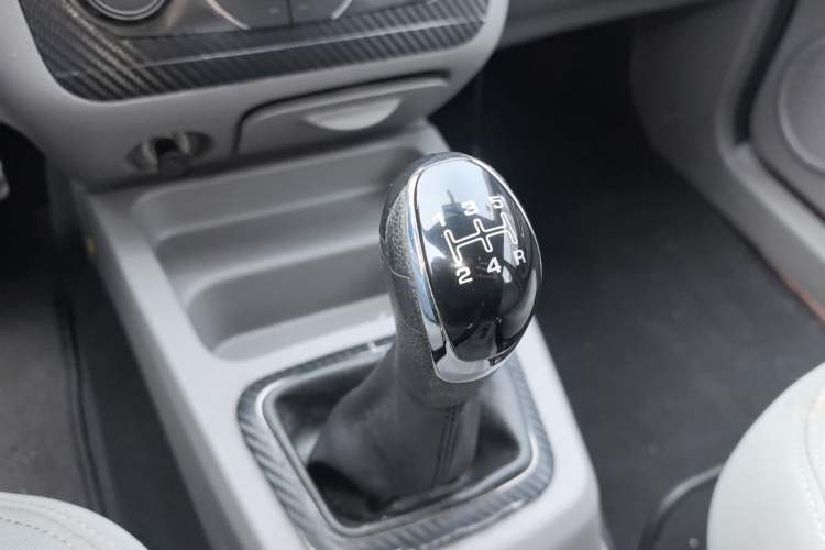 Used BAIC Weiwang M20 2014 1.5L practical type BJ415A Gear Lever