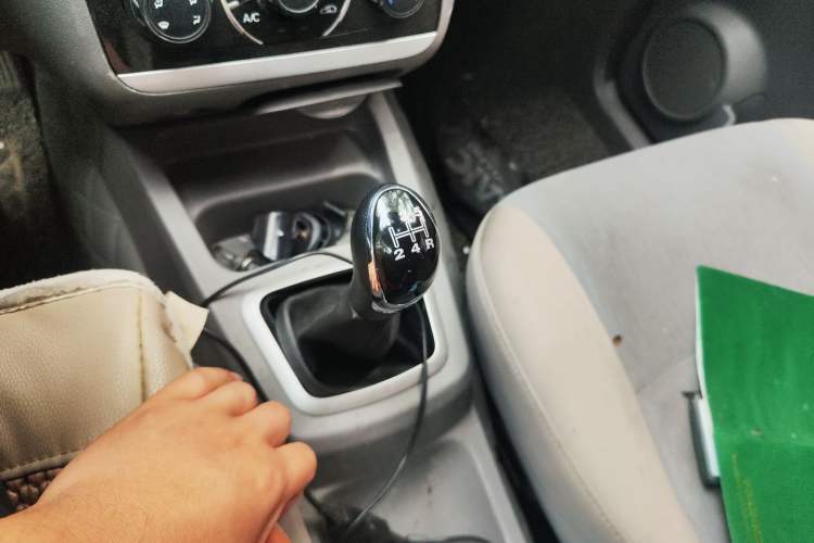Used BAIC Weiwang M20 2014 1.5L Comfort Version BJ415B Gear Lever