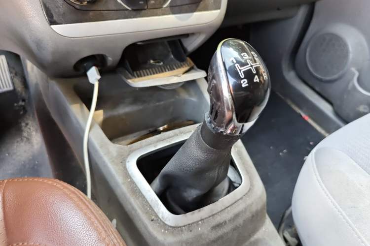 Used BAIC Weiwang M20 2014 1.5L Comfort Version BJ415B Gear Lever