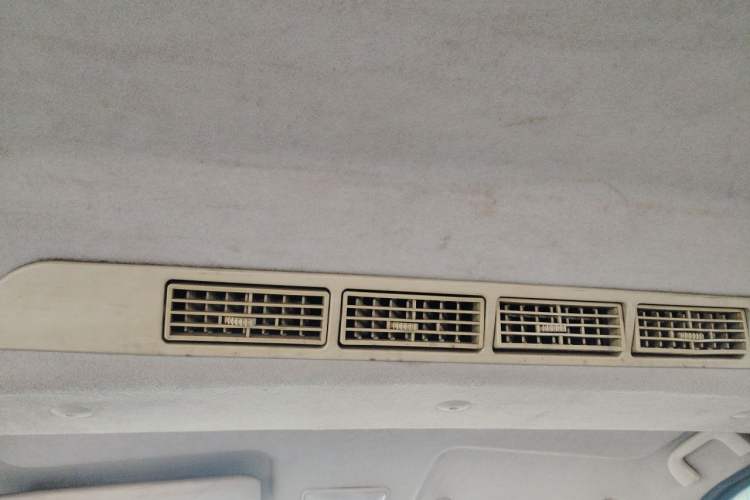 Used BAIC Weiwang M20 2014 1.5L practical type BJ415A Headliner