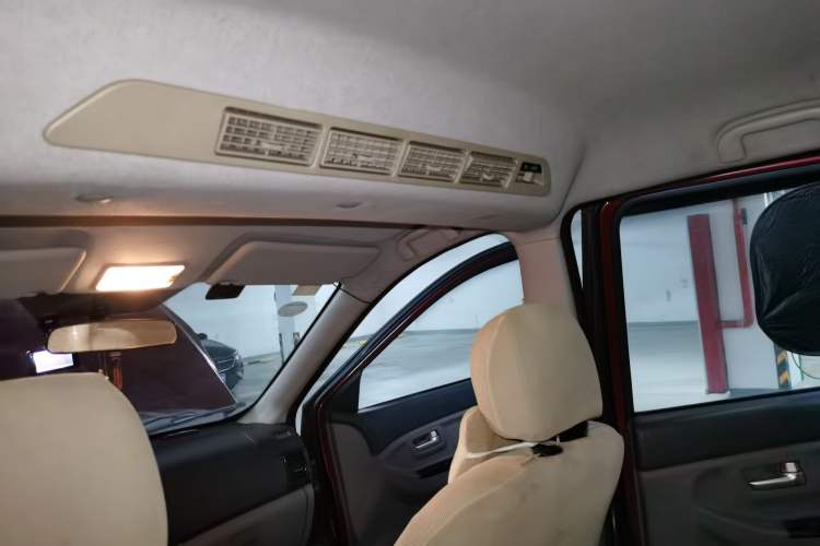 Used BAIC Weiwang M20 2014 1.5L practical type BJ415A Headliner
