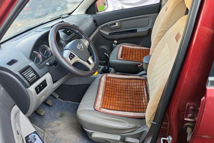 Used BAIC Weiwang M20 2014 1.5L Ultra-Luxury BJ415B Left Front Seat