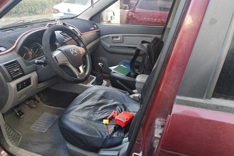 Used BAIC Weiwang M20 2014 1.5L practical type BJ415A Left Front Seat