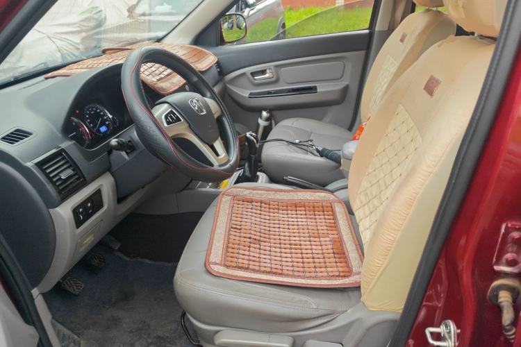 Used BAIC Weiwang M20 2014 1.5L Ultra-Luxury BJ415B Left Front Seat