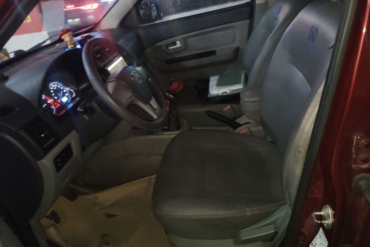 Used BAIC Weiwang M20 2014 1.5L practical type BJ415A Left Front Seat