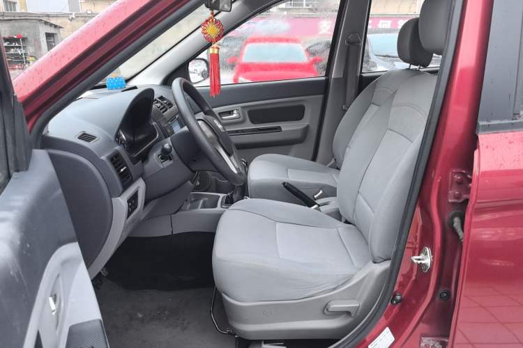 Used BAIC Weiwang M20 2014 1.5L practical type BJ415A Left Front Seat