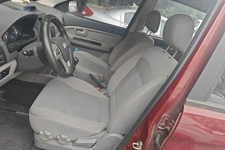 Used BAIC Weiwang M20 2014 1.5L Comfort Version BJ415B Left Front Seat