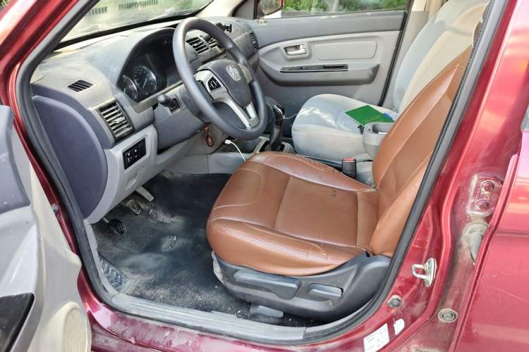 Used BAIC Weiwang M20 2014 1.5L Comfort Version BJ415B Left Front Seat