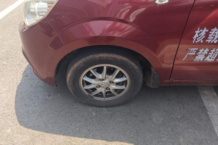 Used BAIC Weiwang M20 2014 1.5L Comfort version DAM15DL Left Front Wheel Hub