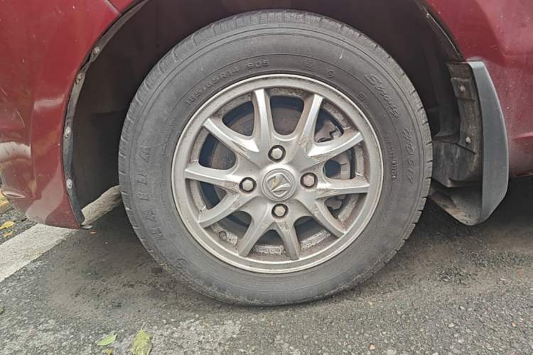Used BAIC Weiwang M20 2014 1.5L Comfort Version BJ415B Left Front Wheel Hub