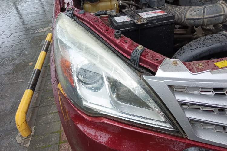 Used BAIC Weiwang M20 2014 1.5L Comfort version DAM15DL Right Front Headlight