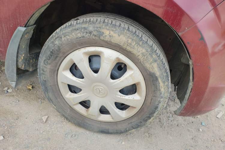 Used BAIC Weiwang M20 2014 1.5L practical type BJ415A Right Front Wheel Hub