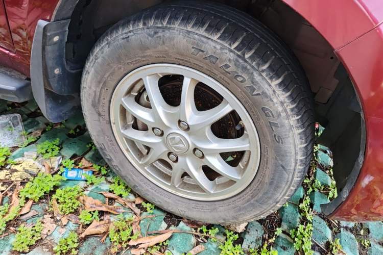 Used BAIC Weiwang M20 2014 1.5L Ultra-Luxury BJ415B Right Front Wheel Hub