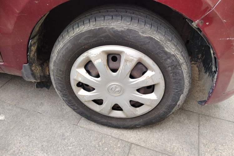 Used BAIC Weiwang M20 2014 1.5L practical type BJ415A Right Front Wheel Hub