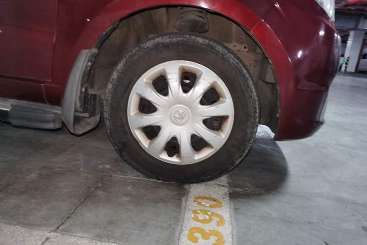 Used BAIC Weiwang M20 2014 1.5L practical type BJ415A Right Front Wheel Hub