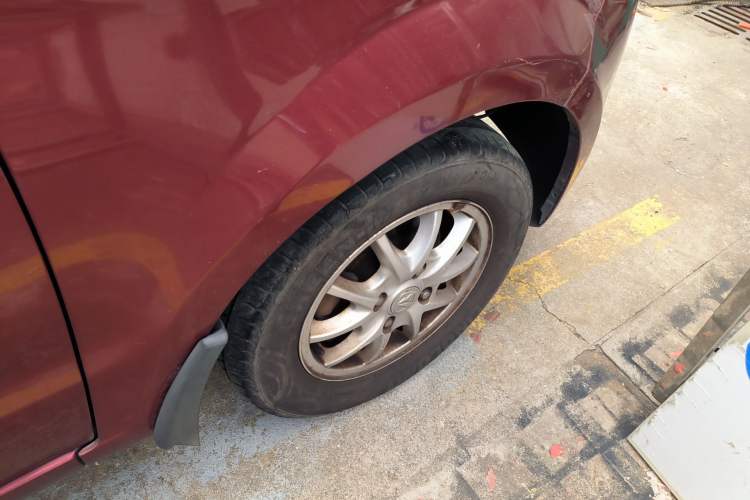 Used BAIC Weiwang M20 2014 1.5L Comfort Version BJ415B Right Front Wheel Hub