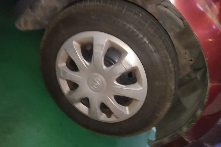 Used BAIC Weiwang M20 2014 1.5L practical type BJ415A Right Front Wheel Hub