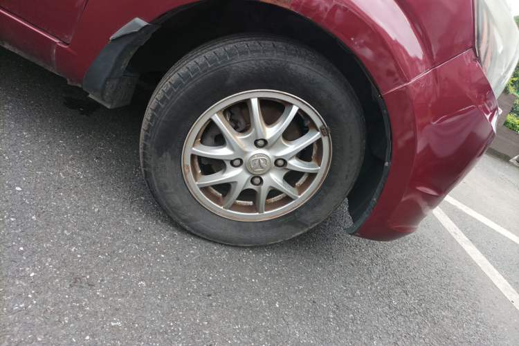 Used BAIC Weiwang M20 2014 1.5L Comfort Version BJ415B Right Front Wheel Hub