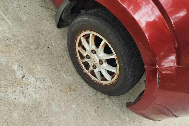 Used BAIC Weiwang M20 2014 1.5L Comfort Version BJ415B Right Front Wheel Hub