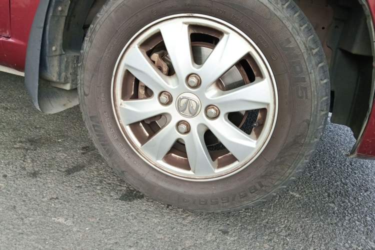 Used BAIC Weiwang M20 2014 1.5L Basic Version DAM15DL Right Front Wheel Hub