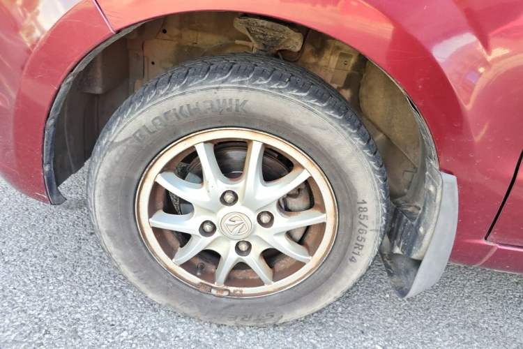 Used BAIC Weiwang M20 2014 1.5L Comfort Version BJ415B Right Front Wheel Hub