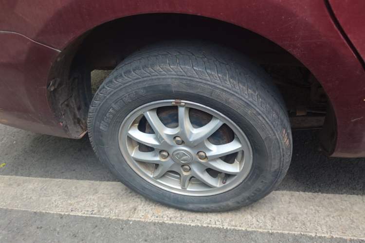 Used BAIC Weiwang M20 2014 1.5L Comfort version DAM15DL Right Rear Wheel Hub