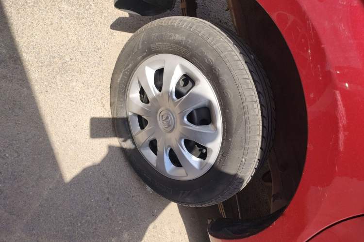 Used BAIC Weiwang M20 2014 1.5L Basic Version DAM15DL Right Rear Wheel Hub