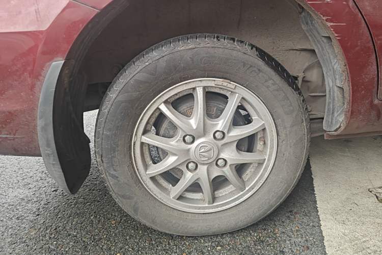 Used BAIC Weiwang M20 2014 1.5L Comfort Version BJ415B Right Rear Wheel Hub