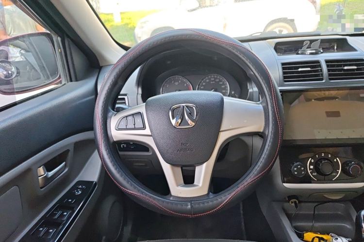 Used BAIC Weiwang M20 2014 1.5L Ultra-Luxury BJ415B Steering Wheel