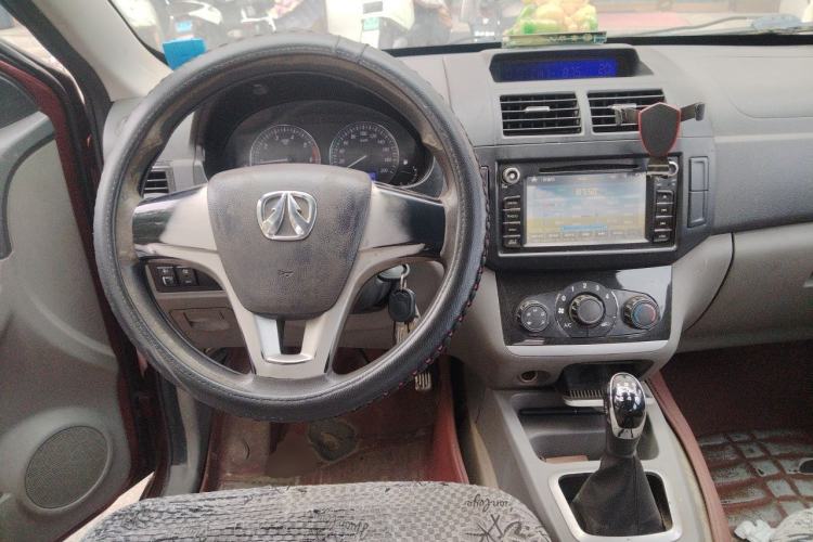 Used BAIC Weiwang M20 2014 1.5L practical type BJ415A Steering Wheel