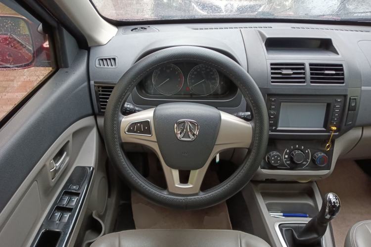 Used BAIC Weiwang M20 2014 1.5L Comfort version DAM15DL Steering Wheel