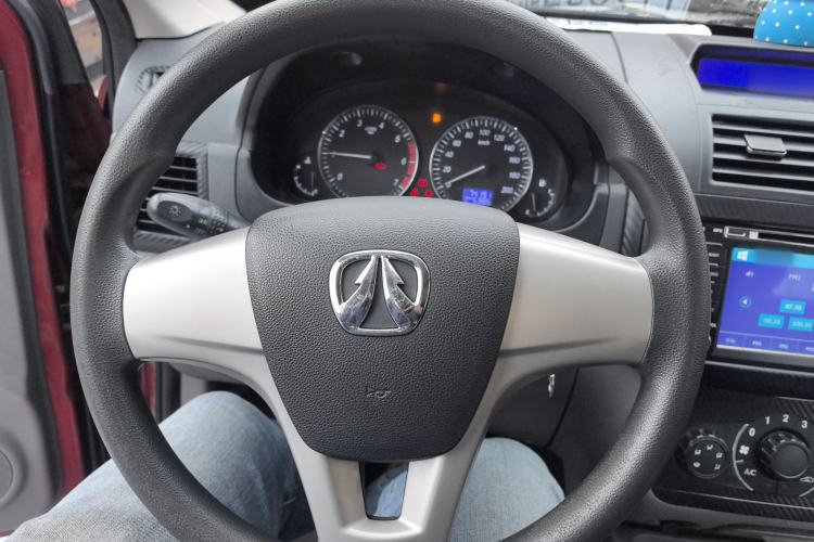 Used BAIC Weiwang M20 2014 1.5L practical type BJ415A Steering Wheel