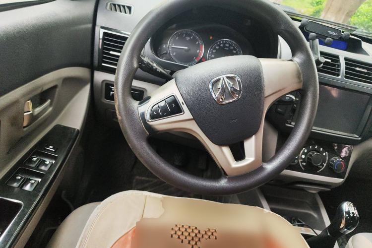 Used BAIC Weiwang M20 2014 1.5L Comfort Version BJ415B Steering Wheel