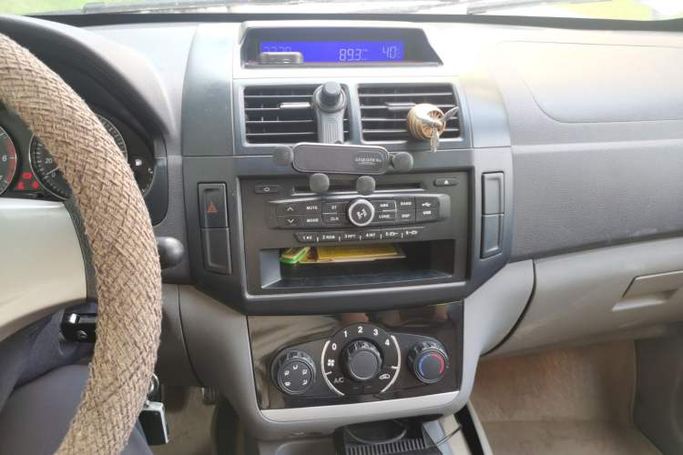 Used BAIC Weiwang M20 2014 1.5L practical type BJ415A Audio And AC Panel