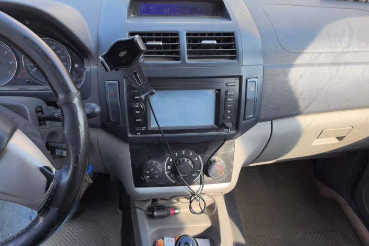 Used BAIC Weiwang M20 2014 1.5L Comfort Version BJ415B Audio And AC Panel