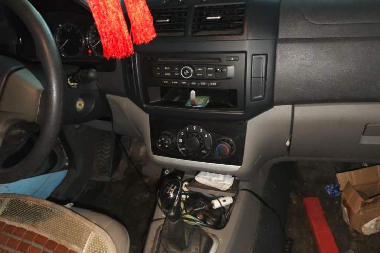 Used BAIC Weiwang M20 2014 1.5L practical type BJ415A Audio And AC Panel